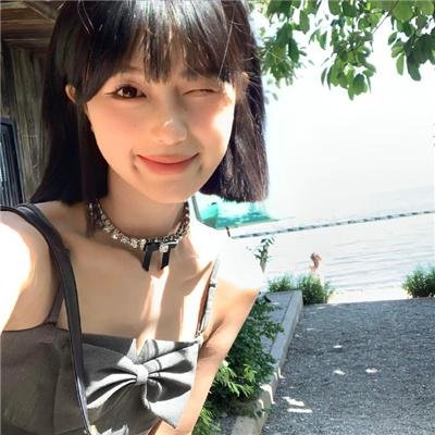 蓝色眼影